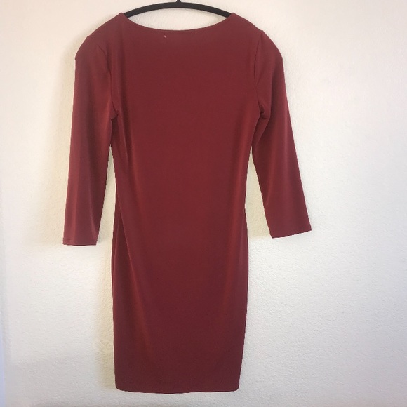 Red v-neck dress - Picture 2 of 3